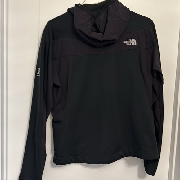 The North Face Women’s softshell jacket. Size large - Picture 2 of 4